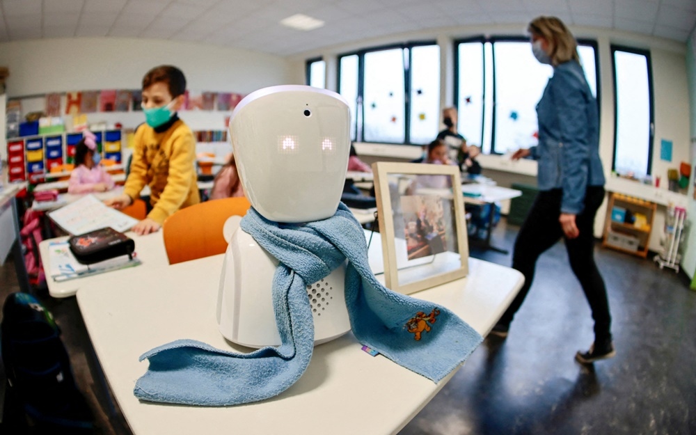 Avatar Robot - phiên bản thế thân trợ giúp trẻ em ốm yếu có cơ hội học tập